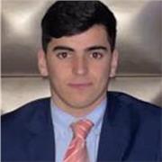 Actual estudiante de carrera, apasionado por la enseñanza.